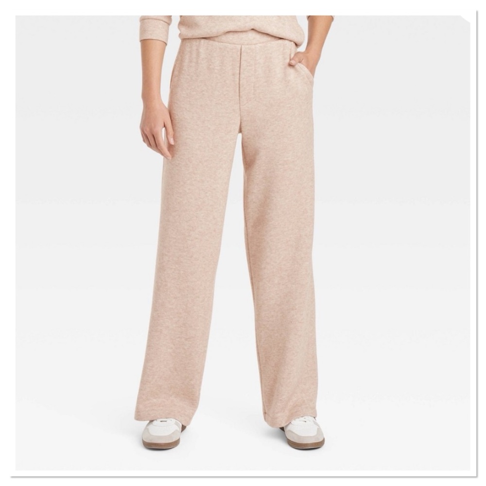 Women’s Leisure Studio Knit Sweatpants Universal Thread Beige Knit